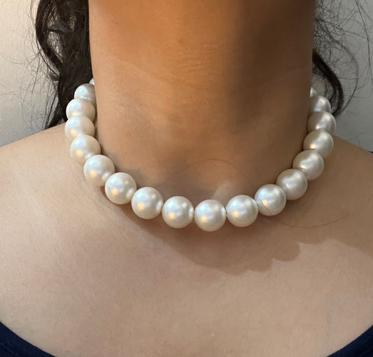 Big pearl necklace