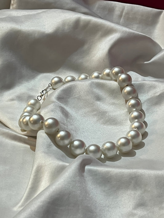 Big pearl necklace